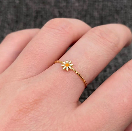 Daisy Enamel Ring - * Multiple Sizes *