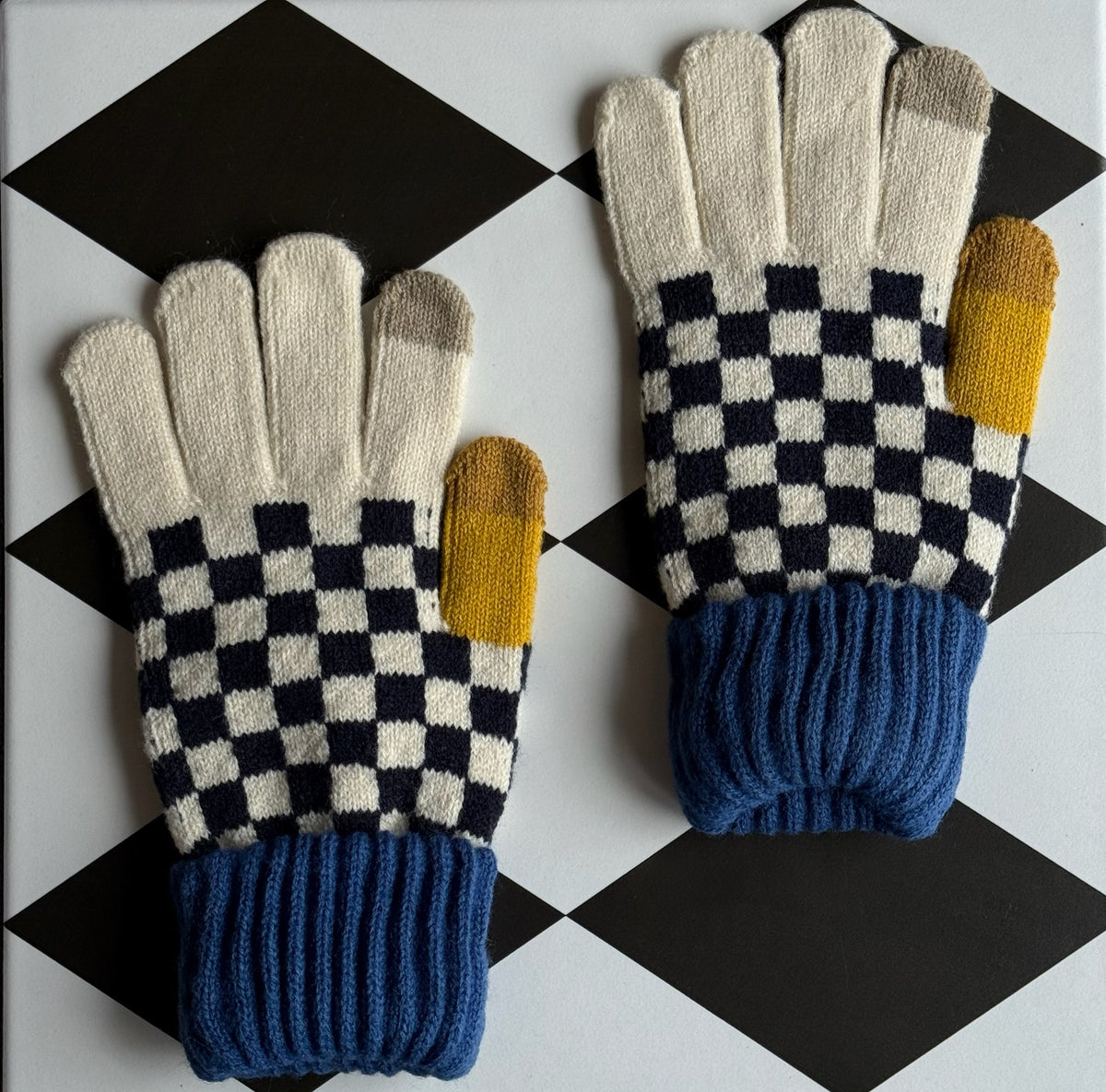 Checkered Print Gloves - * Multiple Options *