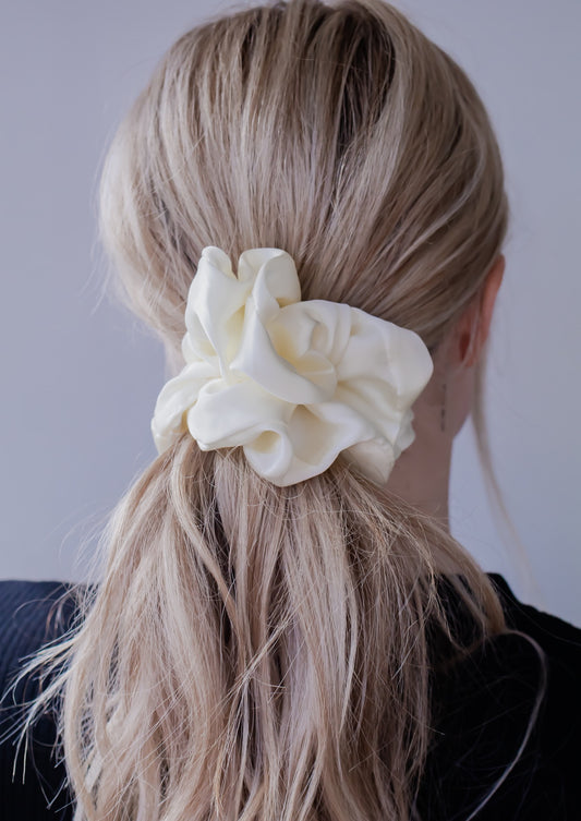 Silk Jumbo Scrunchie *Ivory*